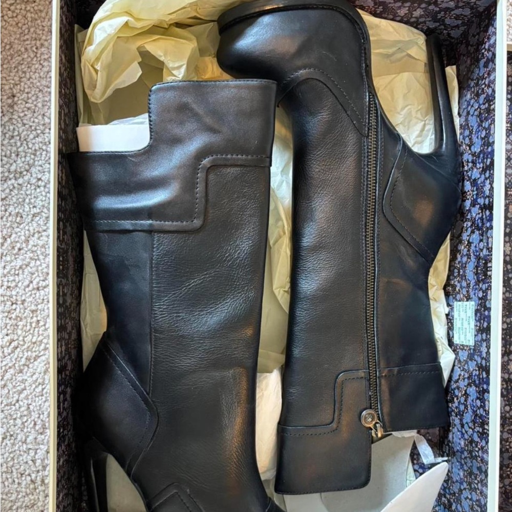 Elegant Black Heeled Boots